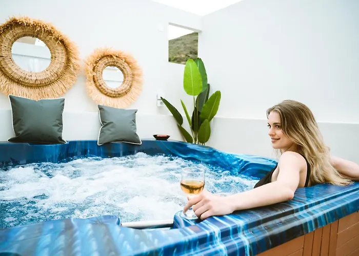 Erotokritos Deluxe Suite With Jacuzzi