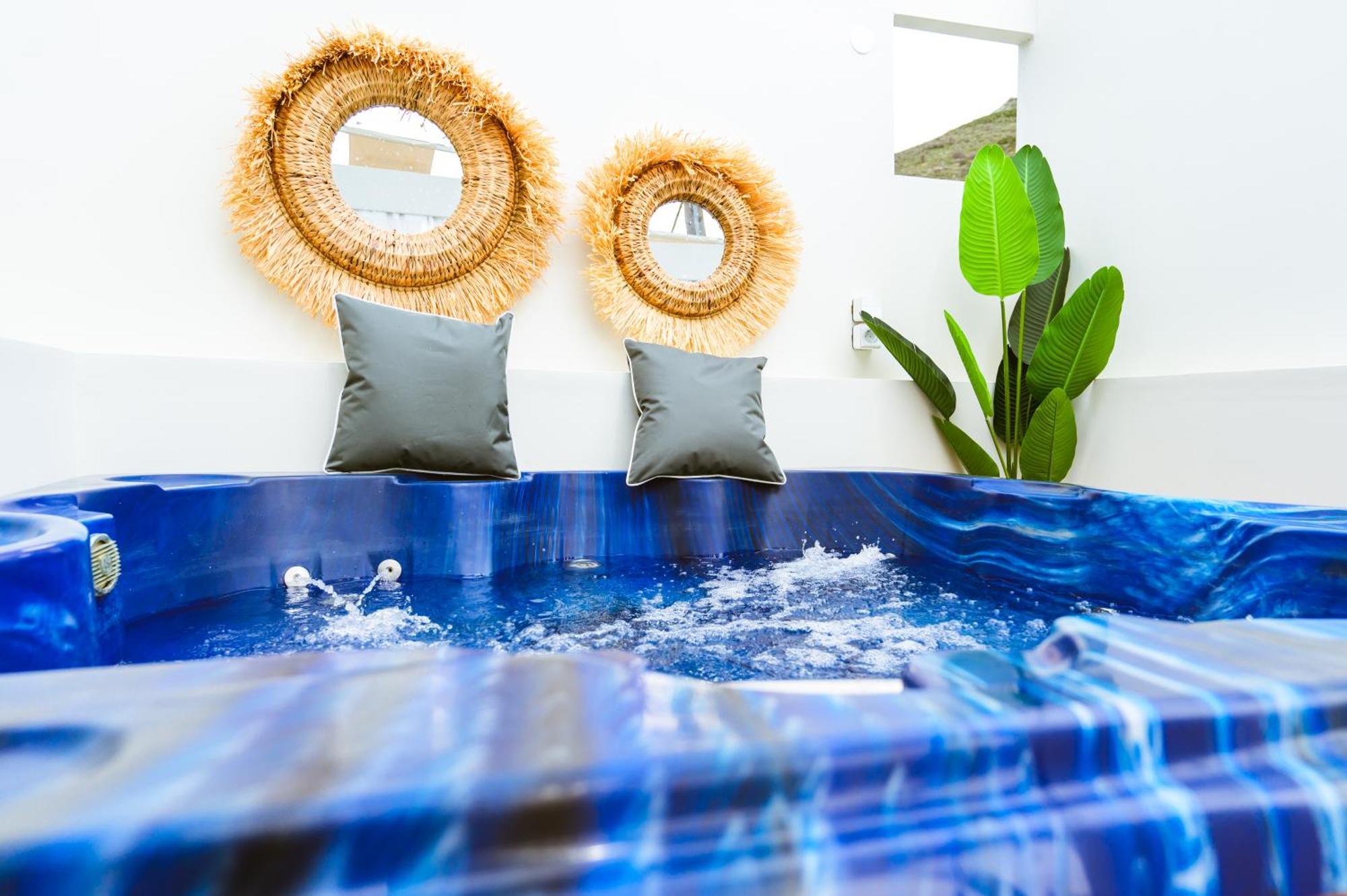 Erotokritos Deluxe With Jacuzzi *
