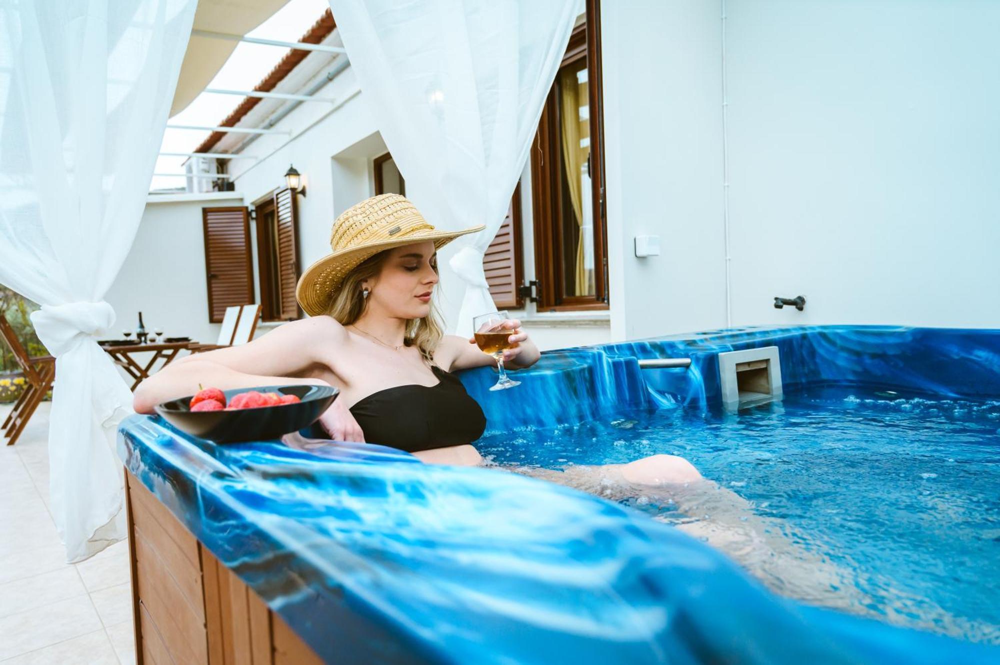 Erotokritos Deluxe With Jacuzzi Apartment