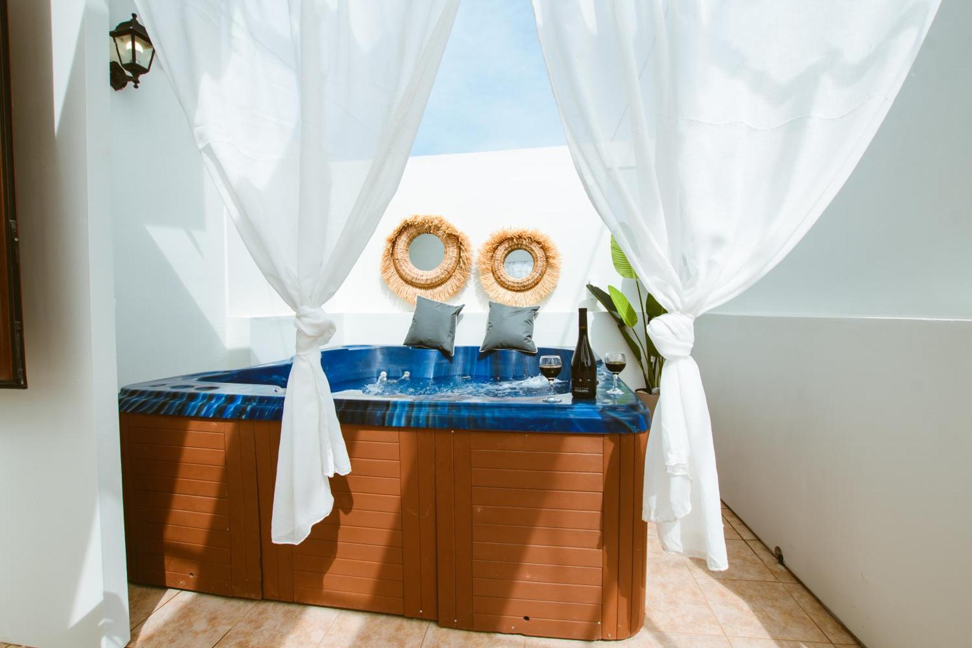 Apartment Erotokritos Deluxe With Jacuzzi *