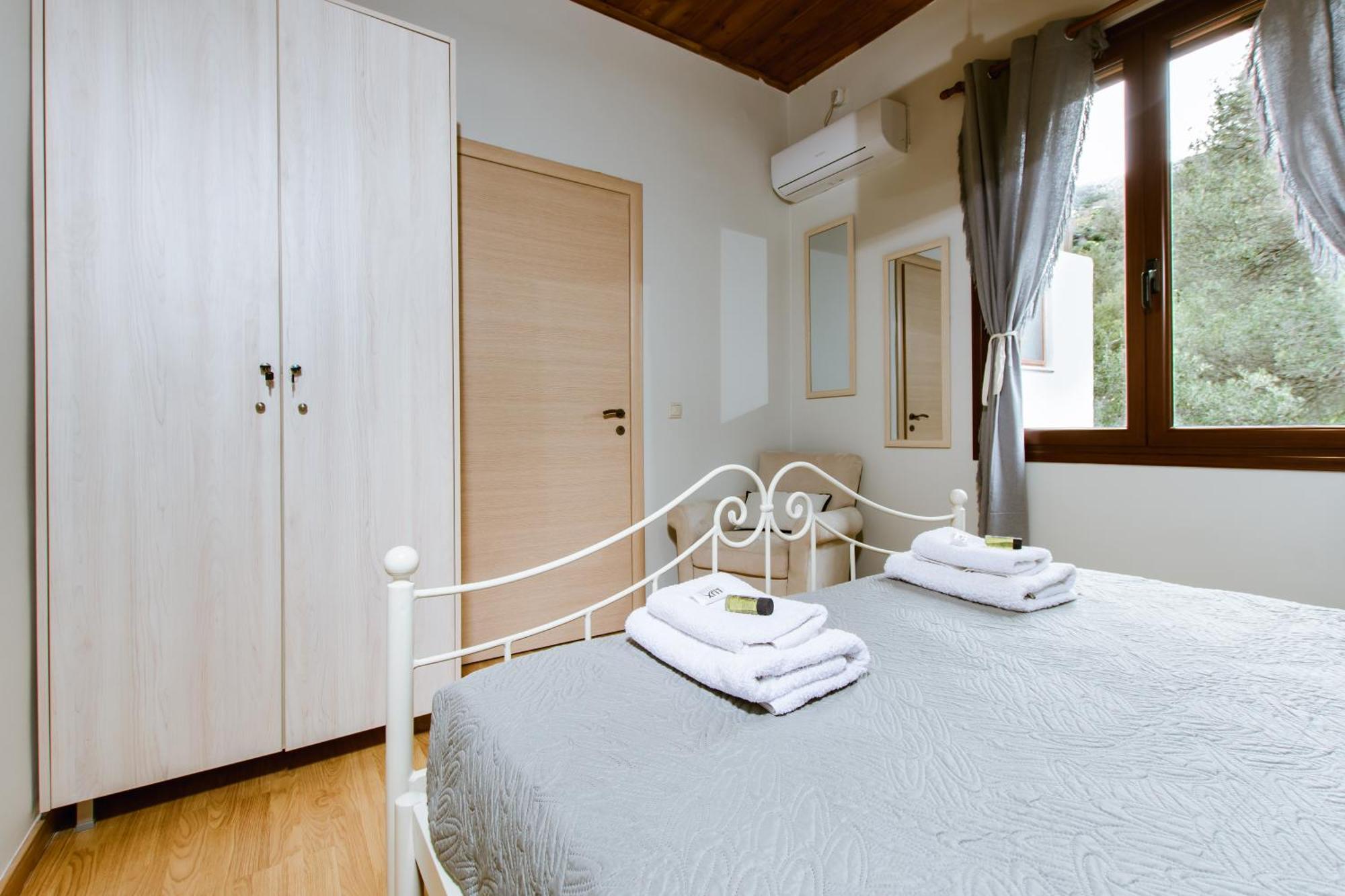 Apartment Erotokritos Deluxe With Jacuzzi *