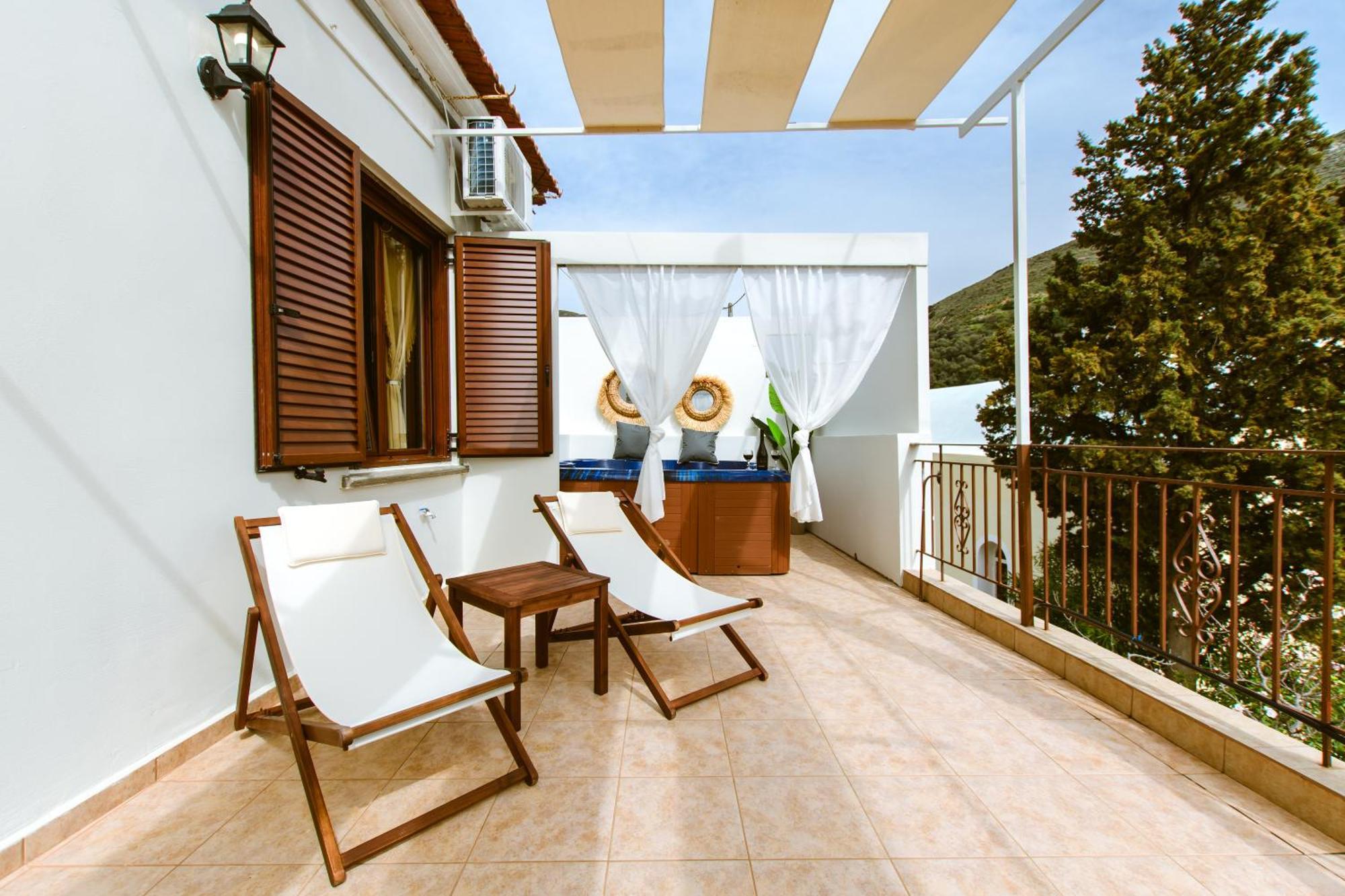 Erotokritos Deluxe With Jacuzzi