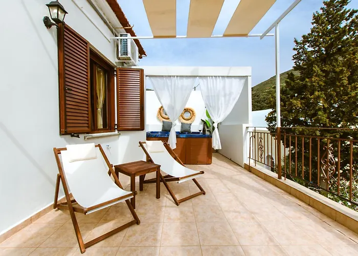 Erotokritos Deluxe Suite With Jacuzzi